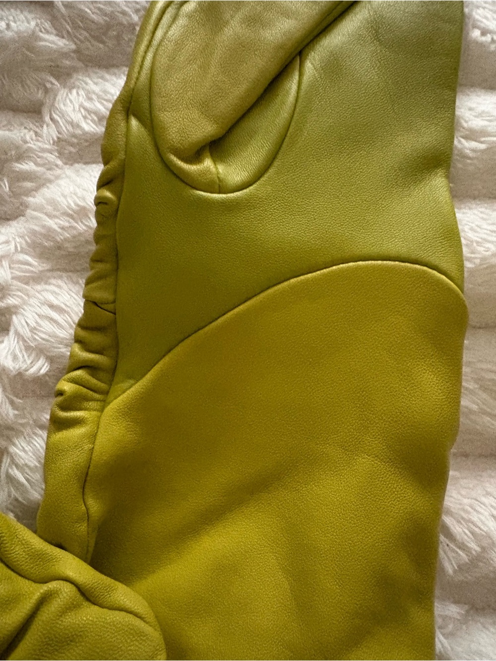 UGG Chartreuse Buttery soft leather Gloves size Large - Luxury! NWT - Picture 7 of 9